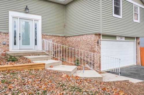 104 Thackeray Dr, Lemont, IL 60440-1514