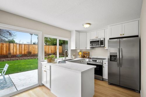 242 Vineyard Dr, San Jose, CA 95119-1875