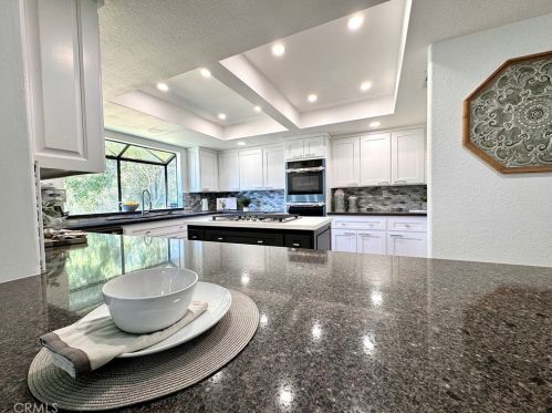 16685 Bonanza Dr, Riverside CA  92504-5706 exterior