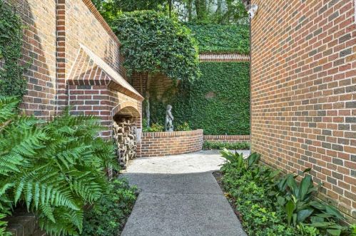 2860 Habersham Rd, Atlanta GA  30305-2959 exterior
