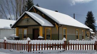 77 Mckay Ave, Bend, OR 97701-2523