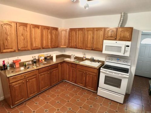 5 Yost St, Norwalk, CT 06854-4714