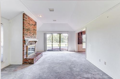 2817 Laurel Oaks Dr, Garland TX  75044-6944 exterior