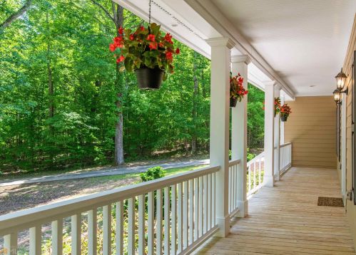 210 Betty Jean Ln, Brooks, GA 30205-2242