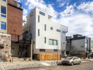3034 Zuni St, Denver, CO 80211-5920