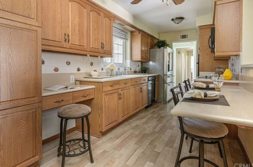 2750 Bridgeport Ave, Anaheim CA  92804-2002 exterior