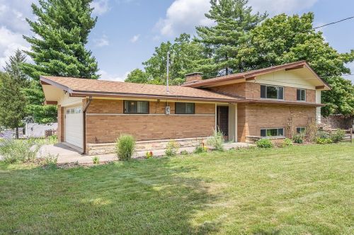 2006 Endovalley Dr, Cincinnati, OH 45244-2711