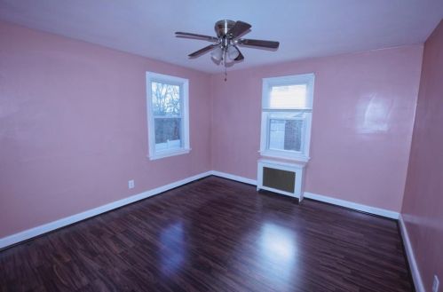 8 Ferncliff Ave, Warwick RI  02886-9008 exterior
