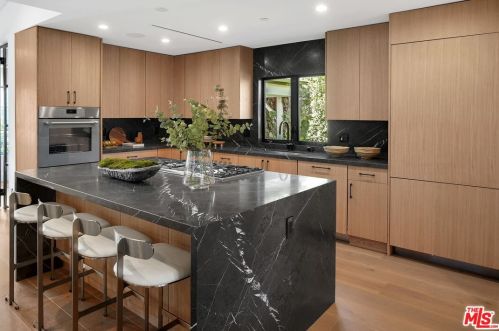 4536 Sunnyslope Ave, Van Nuys, CA 91423-3119