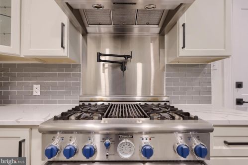 18 Walnut St, Lancaster PA  17602-4924 exterior