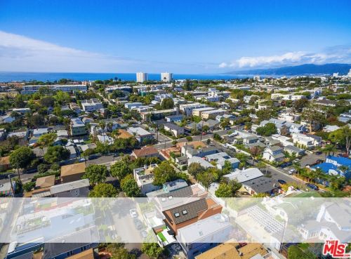 647 Navy St, Santa Monica, CA 90405-5620
