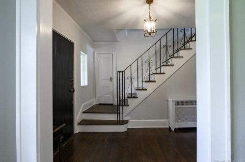 4 Jarvis St, Norwalk CT  06851-2824 exterior