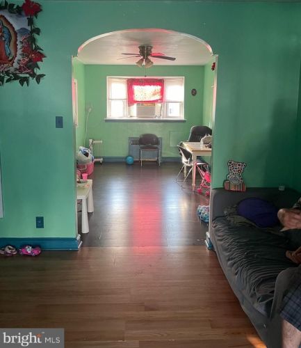 6834 Large St, Philadelphia, PA 19149-2109