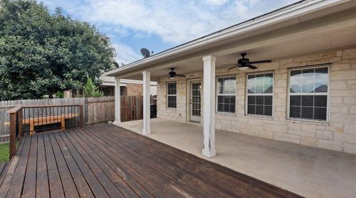 1281 Beechwood Dr, Uhland TX 78640-5718 exterior