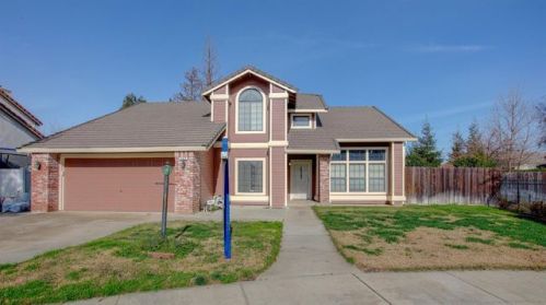 363 Gikas Ln, Turlock, CA 95382-8571