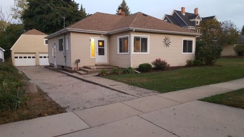 214 Pleasant St, Bull Valley, IL 60098-3235
