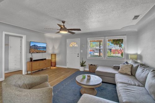 207 Severin Ave, Modesto, CA 95354-2849