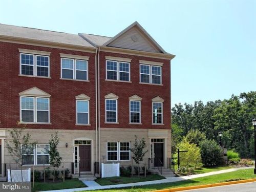 7802 Crescent Park Dr, Gainesville, VA 20155