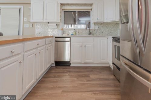 49 Pileated Woodpecker Ln, Hedgesville WV  25427-5384 exterior