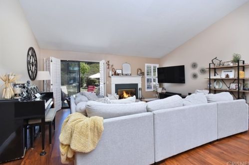 5451 Seneca Pl, Simi Valley CA 93063-2055 exterior