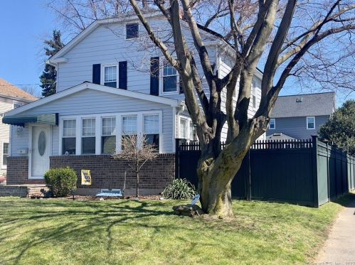 37 Bilyard St, Milford, CT 06461-4016
