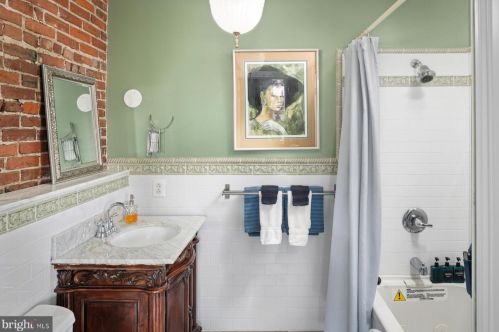 758 10th St, Philadelphia PA 19123-1966 exterior