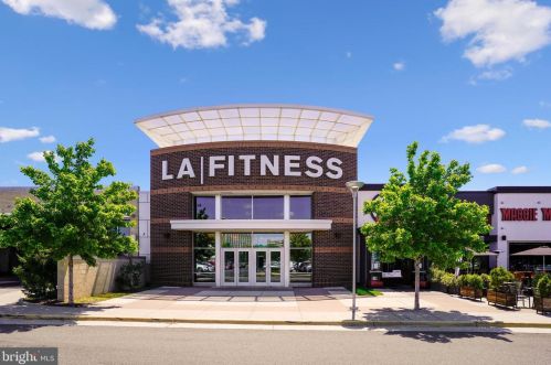 7112 Ayers Meadow Ln, Springfield VA  22150-4915 exterior