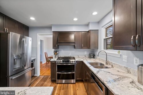 8811 Kenilworth Dr, Springfield VA  22151-1103 exterior