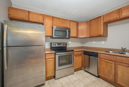 330 Klein Creek Ct, Carol Stream, IL 60188-9301