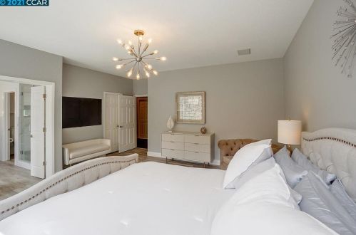 1046 Rolling Woods Way, Concord CA  94521-5400 exterior