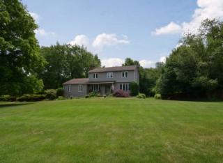 49 Pinewood Ln, Huntington, CT 06484-5941