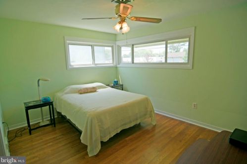 92 Lakedale Dr, Trenton NJ 08648-4421 exterior