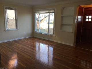 8109 Pelham Dr, Cleveland OH  44129-4301 exterior