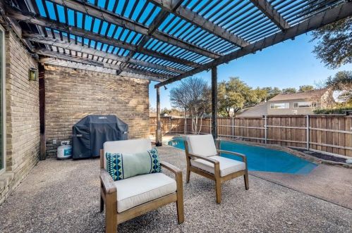 9672 Atherton Dr, Dallas TX  75243-6135 exterior