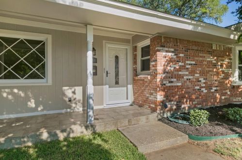 2200 Mcewen Ct, Fort Worth TX  76112-7927 exterior