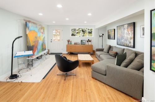12 Splitrock Rd, Norwalk CT  06854-4713 exterior