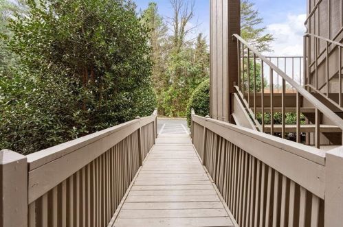 511 Embers Dr, Marietta, GA 30067-5482