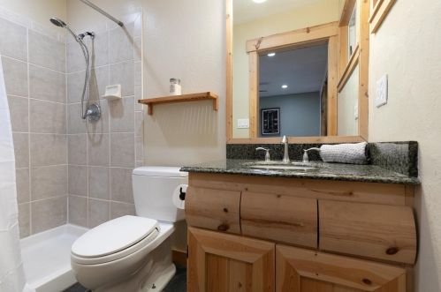 10614 Pine Cone Dr, Truckee CA  96161-3130 exterior