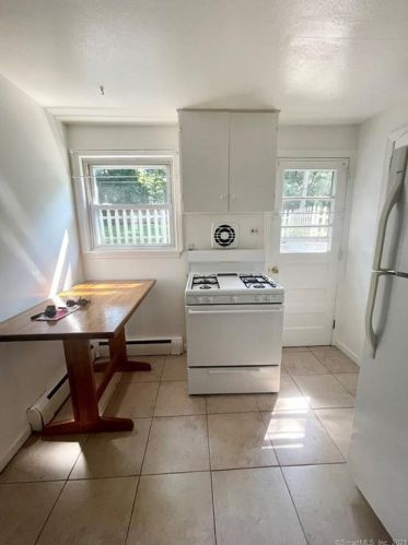 15 Benedict Ct, Norwalk CT  06850-2802 exterior