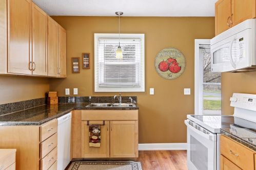 295 Chelsea St, Saint Paul MN  55115-2080 exterior