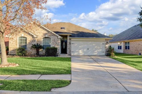 3911 Elm Stream Ct, Fresno, TX 77545-7034