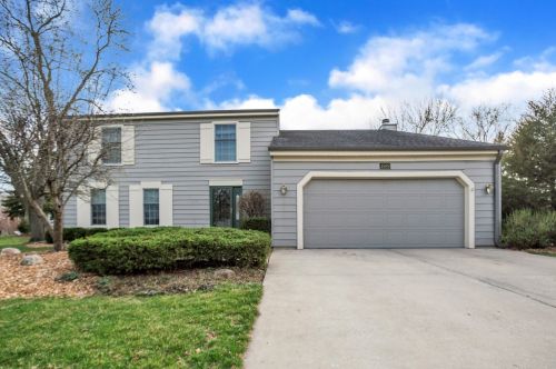 4989 Prairie Oak Rd, Gurnee, IL 60031-1959