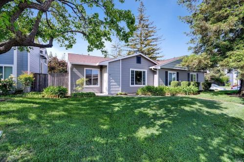 137 Cambridge Dr, Vacaville, CA 95687-6700