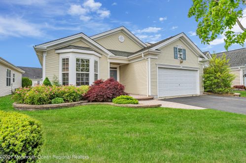 10 Marlow Dr, Jackson Twp, NJ 08527-4692