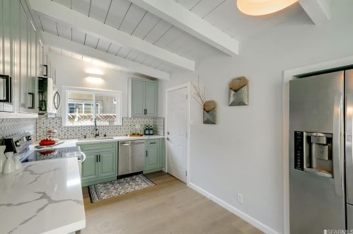 28562 Rochelle Ave, Hayward CA  94544-5454 exterior