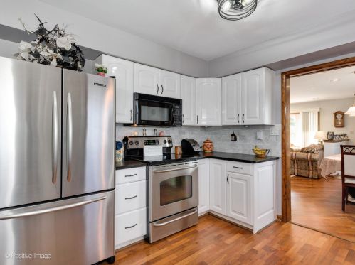 8170 Davis St, Niles IL 60714-1506 exterior