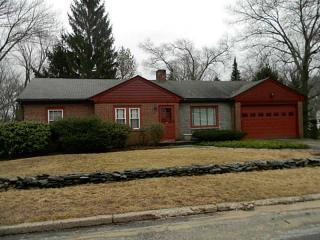1 Cliffside Dr, Lincoln, RI 02865-3004