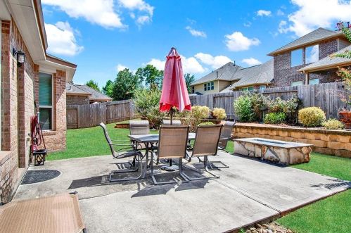 2710 Lisbon Meadows Dr, Conroe TX  77304-4564 exterior