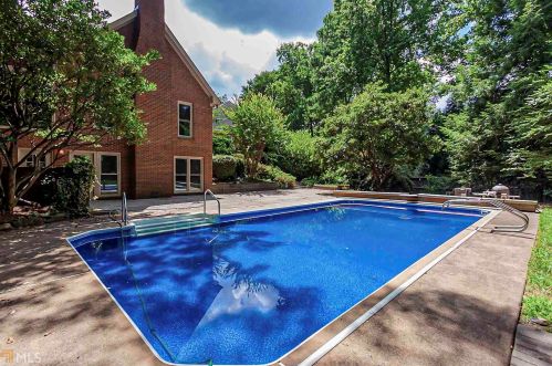 810 Mabry Rd, Atlanta GA  30328-2662 exterior