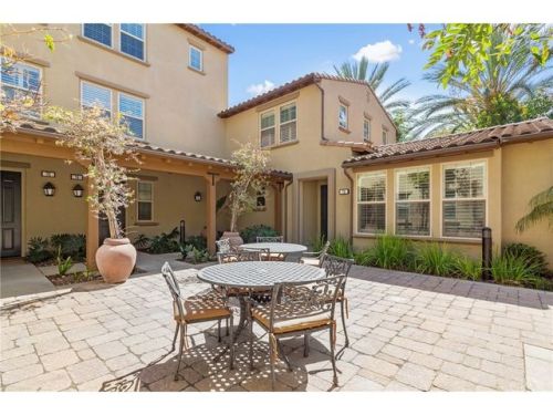 72 Full Moon, Irvine CA  92618-8806 exterior